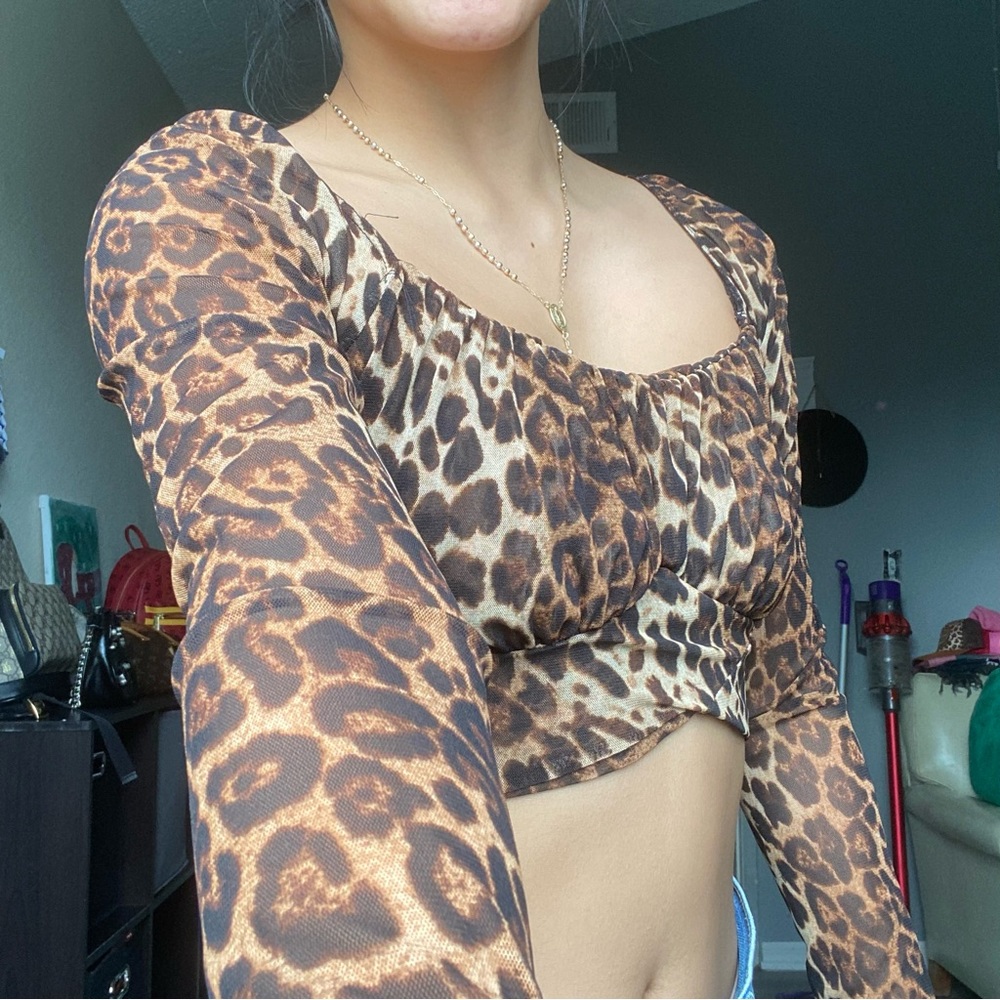 Cheetah long sleeve crop